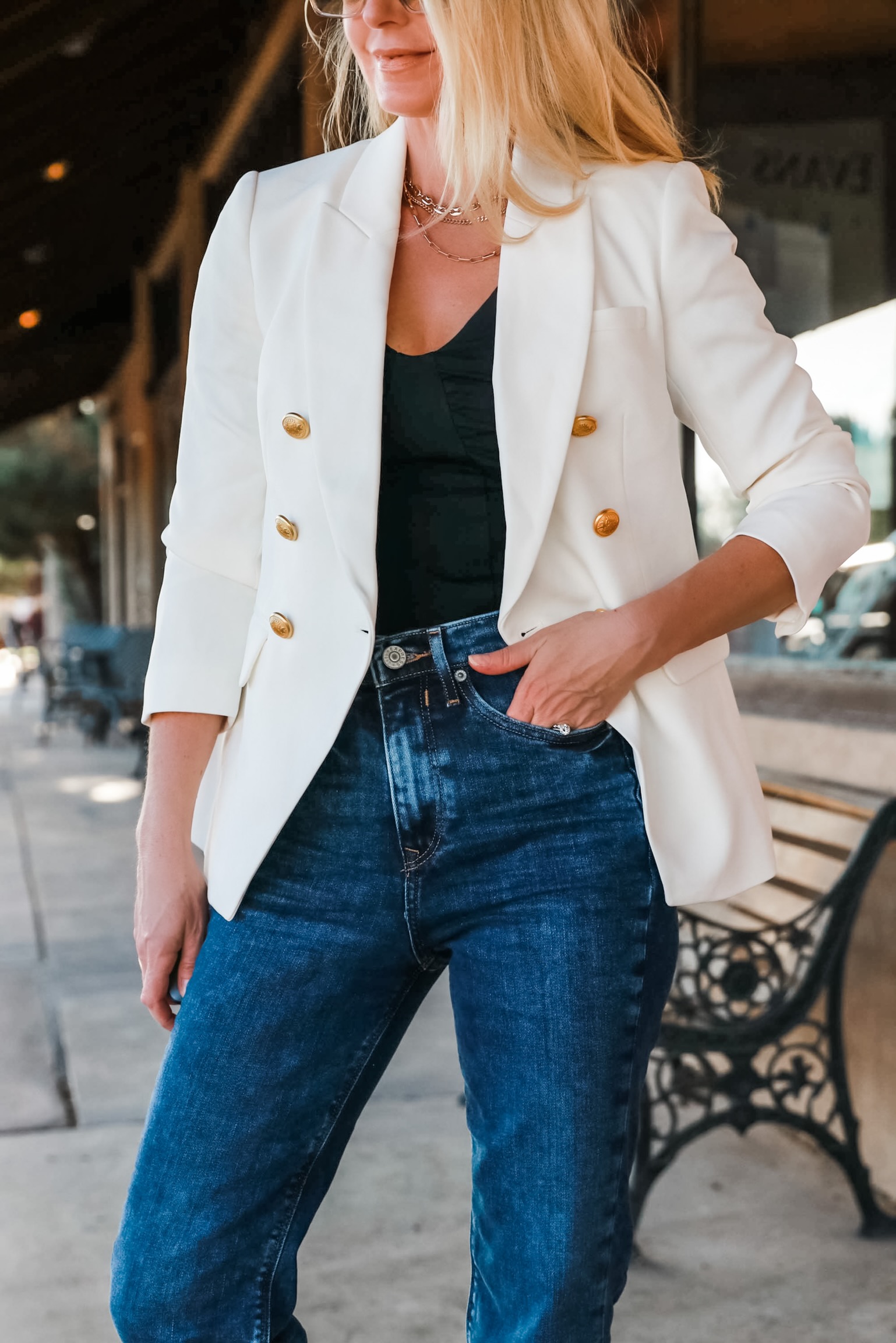 White Blazer with Mom Jeans | How To Wear A Blazer With Jeans